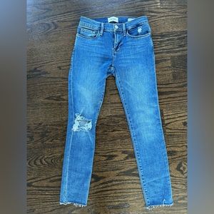 BNWT Frame Skinny Crop 25 medium blue raw hem cropped